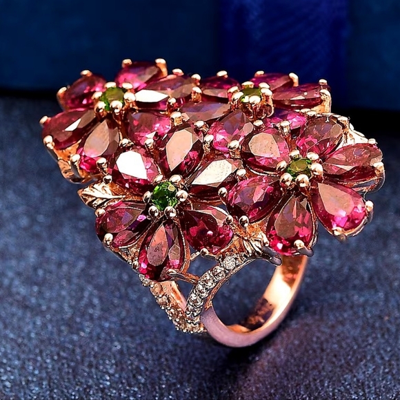 Orissa Rhodolite Garnet, Chrome Diopside With White Zircon In A Floral Ring - Picture 2 of 6
